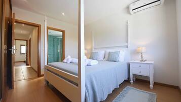 4 bedrooms, iron/ironing board, bed sheets