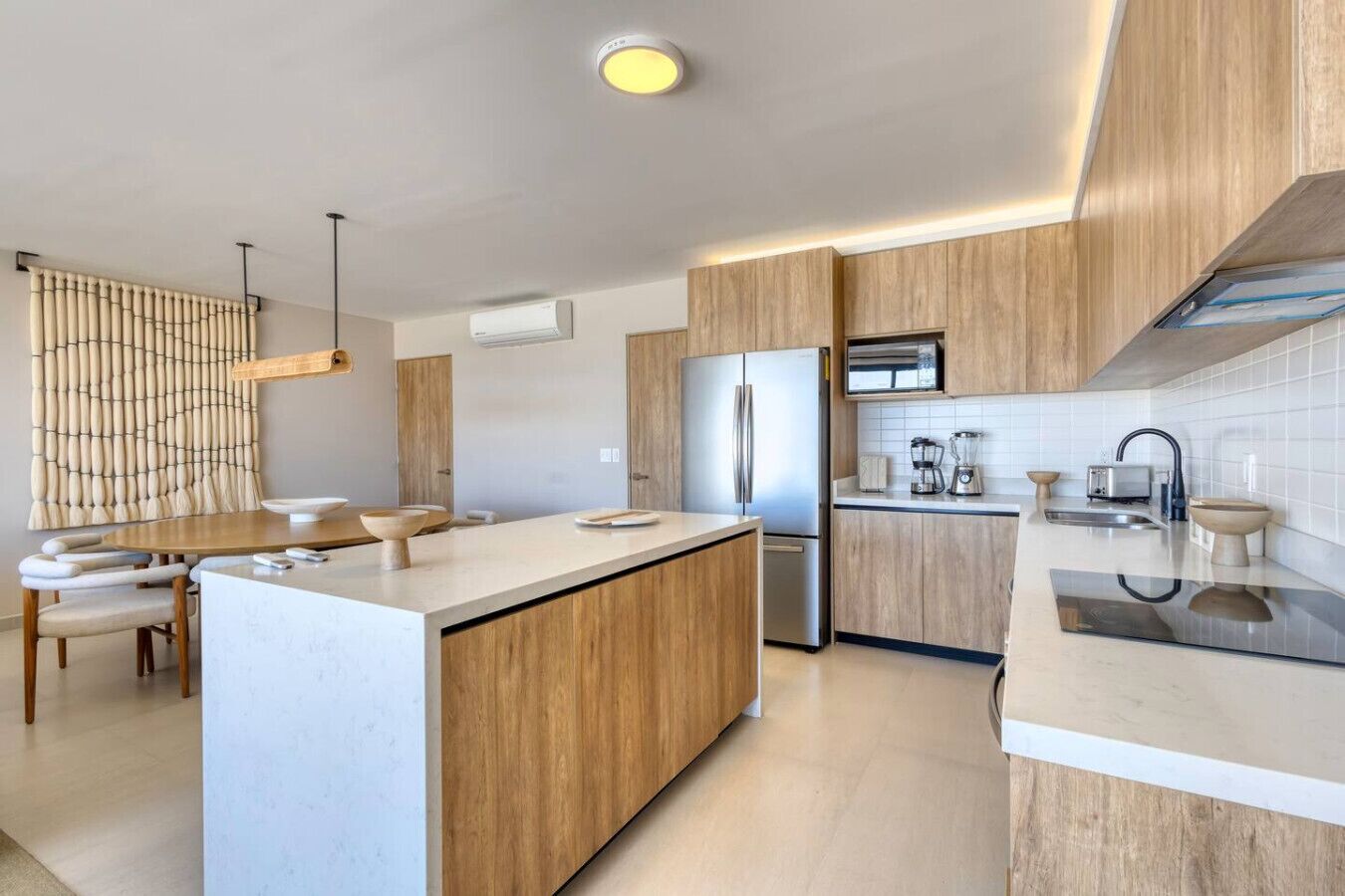 Refrigerador, microondas, horno, placa de cocina