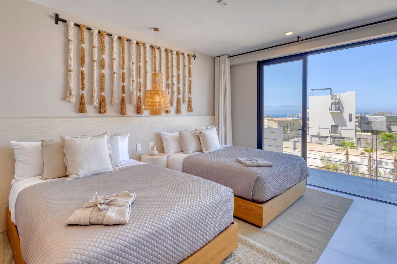 4 bedrooms, desk, iron/ironing board, WiFi