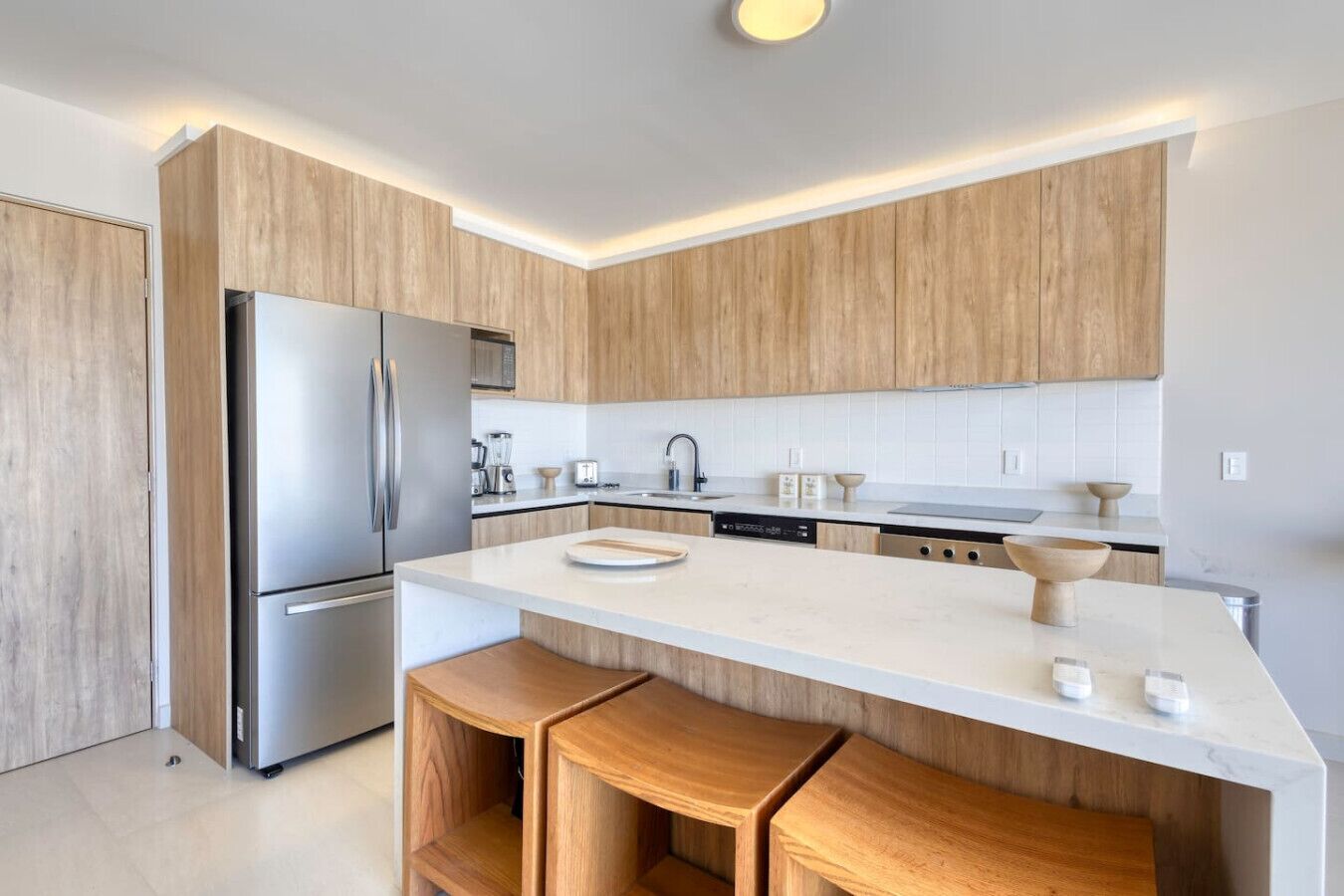 ثلاجة، ميكروويف، فرن، موقد طهي مسطح