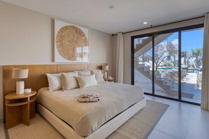 4 bedrooms, desk, iron/ironing board, WiFi
