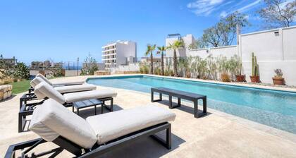 New & Elegant 4Bedroom House, Steps from the Beach