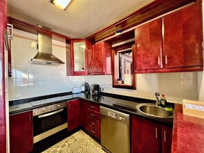 Frigorífic, forn, placa de cuina i rentaplats