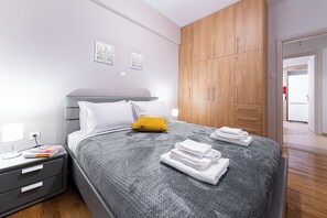 1 slaapkamer, een strijkplank/strijkijzer, wifi, beddengoed