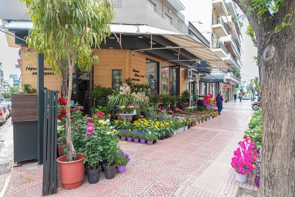 المنشأة من الخارج