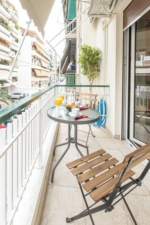 تناول الطعام بالخارج