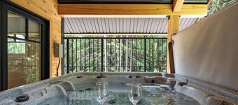 The Cedar Suite - Secluded Mountain Retreat with Forest Views and Hot Tub