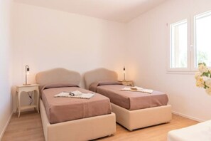 2 bedrooms, WiFi, bed sheets, wheelchair access