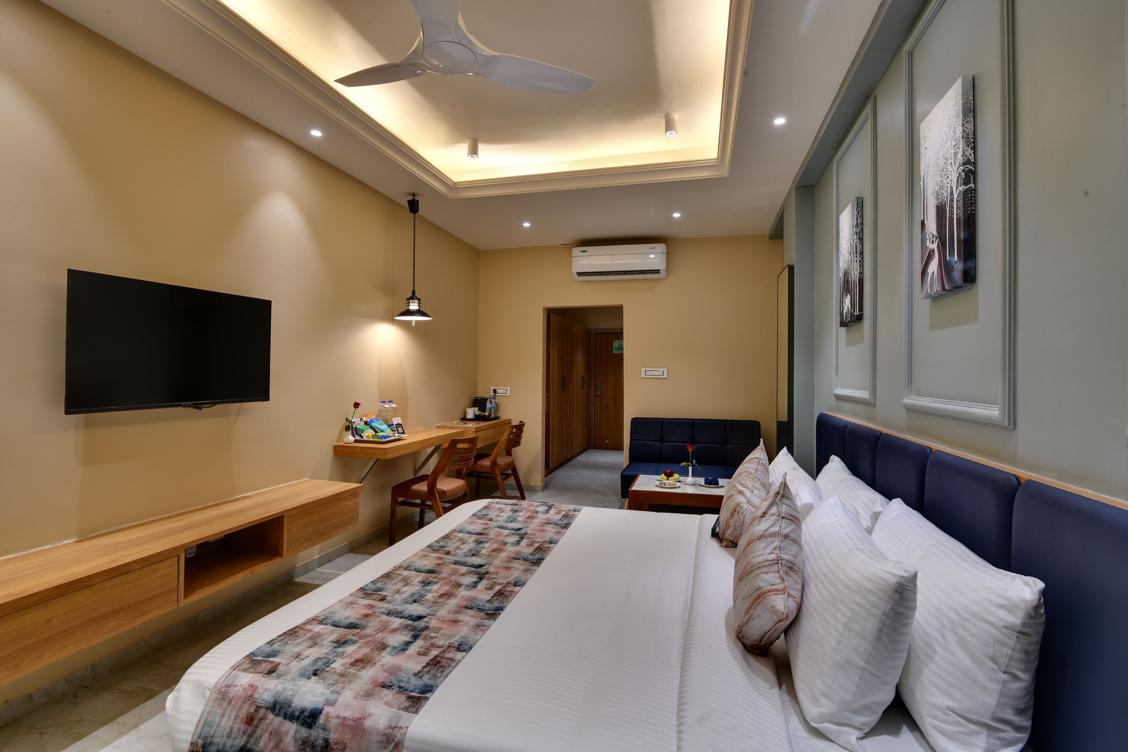 Premium Room | In-room safe, desk, iron/ironing board, free WiFi
