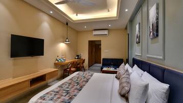 Premium Room | In-room safe, desk, iron/ironing board, free WiFi