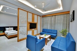 Caja de seguridad en la habitación y escritorio