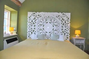 2 bedrooms, travel cot, WiFi, bed sheets - Unser Ostseehaus - cozy apartment in a farmhouse with garden (Saal)