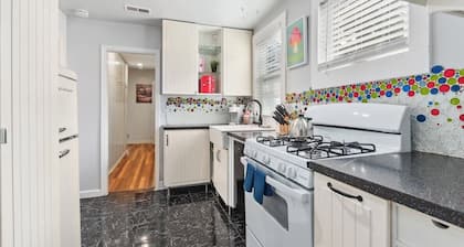 Oak Park IL · Charming Retro 2BR Cottage/Train/Laundry/FREE PKG