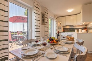Family House, Multiple Bedrooms (Holiday house VilAna with Jacuzzi) | Dining