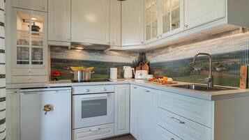 Tủ lạnh, lò nướng, bếp nấu, máy rửa bát