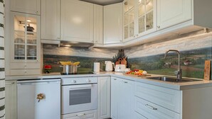 Casa família, 2 quartos, sacada (House VilAna: Jacuzzi, Garden & BBQ) | Cozinha privada