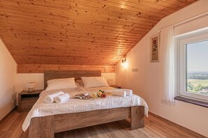 Family Ev, Birden Çok Yatak Odası (Holiday house VilAna with Jacuzzi) | 2 yatak odası, odada kasa, dizüstü bilgisayar çalışma alanı 