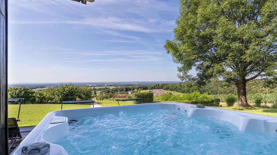 Holiday House Vilana With Jacuzzi