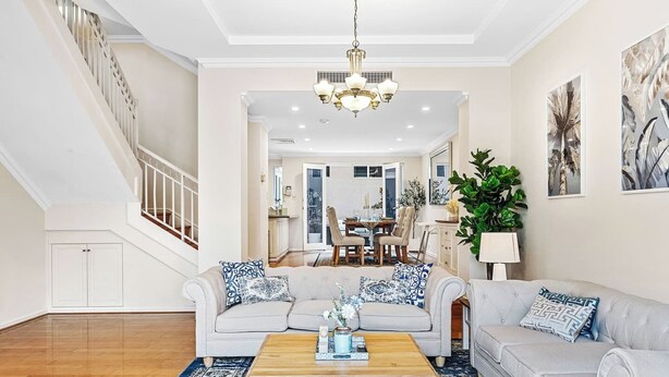 Living area - East Perth Luxury Waterfront Retreat (East Perth)