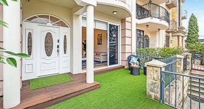 East Perth Luxury Waterfront Retreat