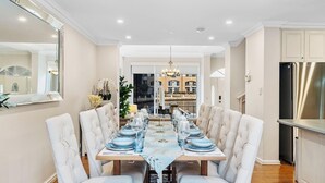Dining - East Perth Luxury Waterfront Retreat (East Perth)
