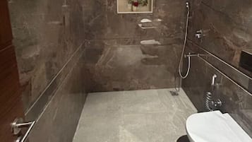 Premium Room | Desk, soundproofing