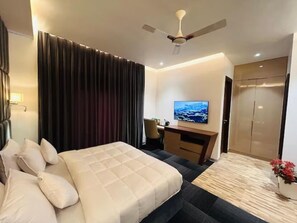 Desk, soundproofing - Eminence the Corbett (Ramnagar)