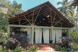 Mặt tiền nơi lưu trú