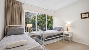 3 bedrooms, iron/ironing board, WiFi, bed sheets