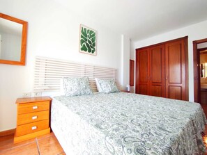 1 chambre, fer et planche à repasser, Wi-Fi, literie fournie