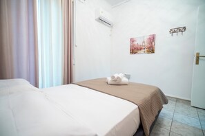 1 bedroom, WiFi, bed sheets - Neos kosmos 1 bedrm semi-basement flat by MPS (Athina)