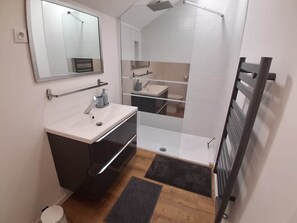 Hair dryer, towels - The Brambles Reterre (Reterre)