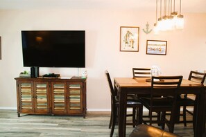 Dining - Bayfront condo with 2 bedrooms and loft (Rockport)