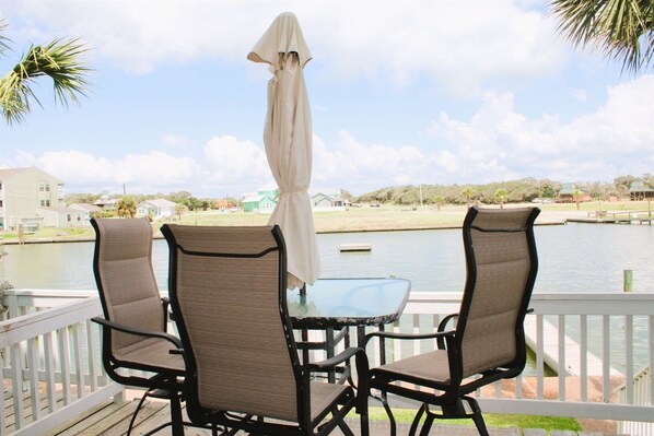 Outdoor dining - Bayfront condo with 2 bedrooms and loft (Rockport)