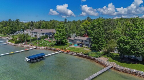 Boyne City Lake Charlevoix Retreat | Fireplace | Outdoor Grill | Sleeps 8
