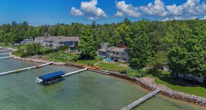 Boyne City Lake Charlevoix Retreat | Fireplace | Outdoor Grill | Sleeps 8
