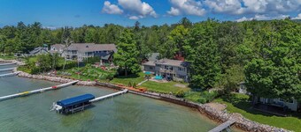 Directly on Lake Charlevoix | Fireplace | Outdoor Grill | Sleeps 8 | 4 BR