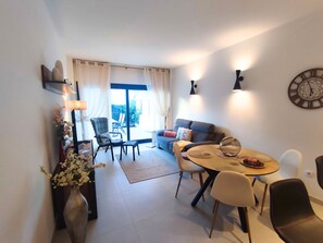 TV - Mediterranean Gardens 6: Ground floor with garden (Torrevieja)