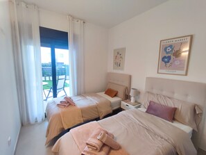 2 chambres, fer et planche à repasser, accès au Wi-Fi (inclus)