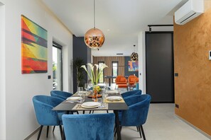 Dining - Luxury villa Sicenta, Private pool, max. 6+2, Billiard, WiFi, PS5, 3 bedrooms (Svetvinčenat)