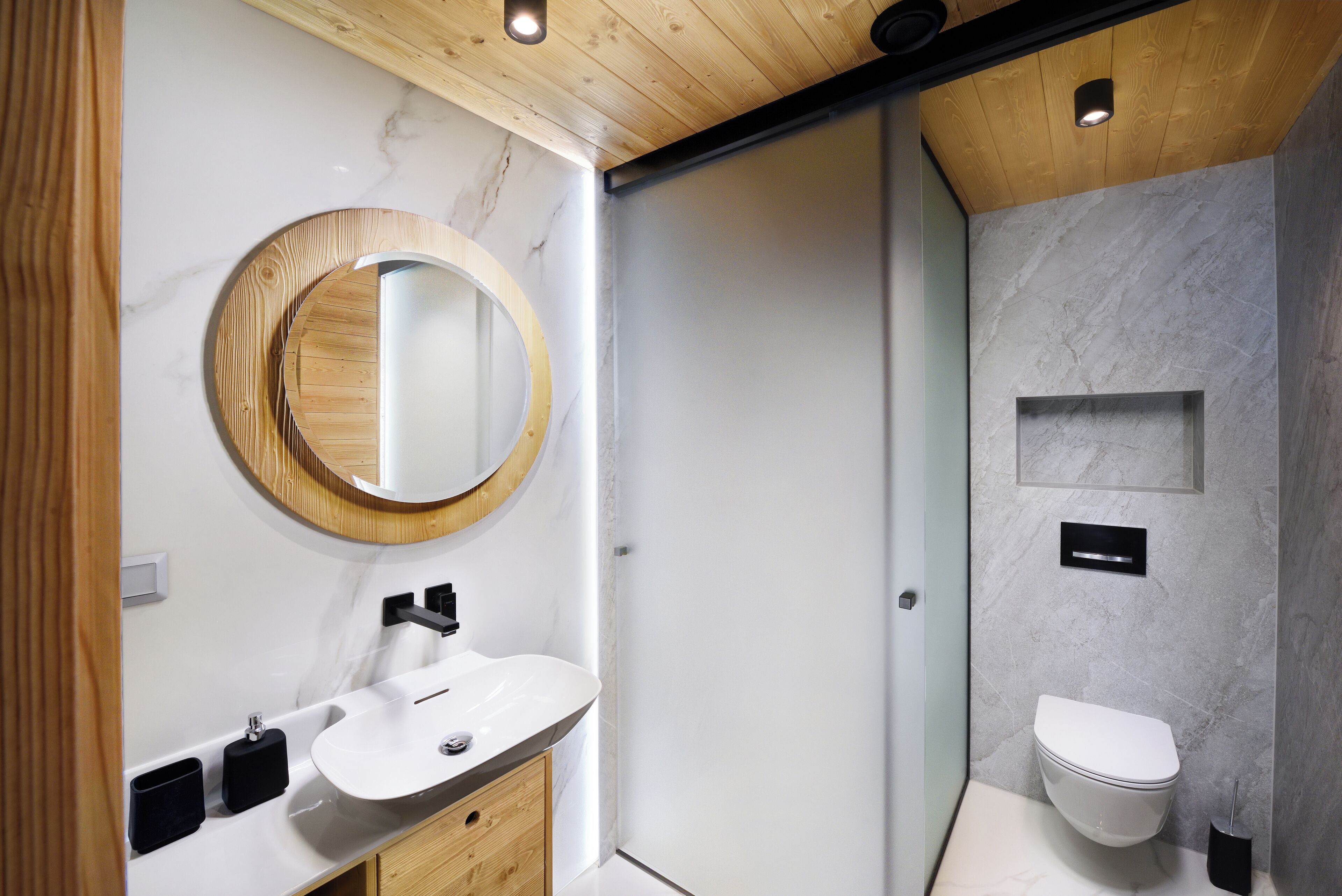 Deluxe Apartment | Bathroom
