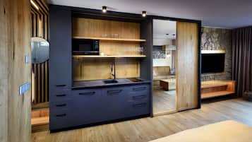 Deluxe Studio Suite, Valley View | Private kitchen | Mini-fridge, microwave, stovetop, dishwasher