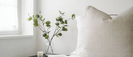 3 bedrooms, in-room safe, iron/ironing board, travel crib