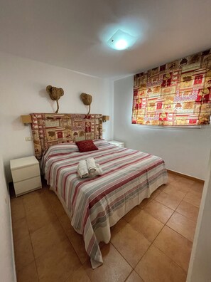 2 habitaciones, tabla de planchar con plancha, wifi y ropa de cama 