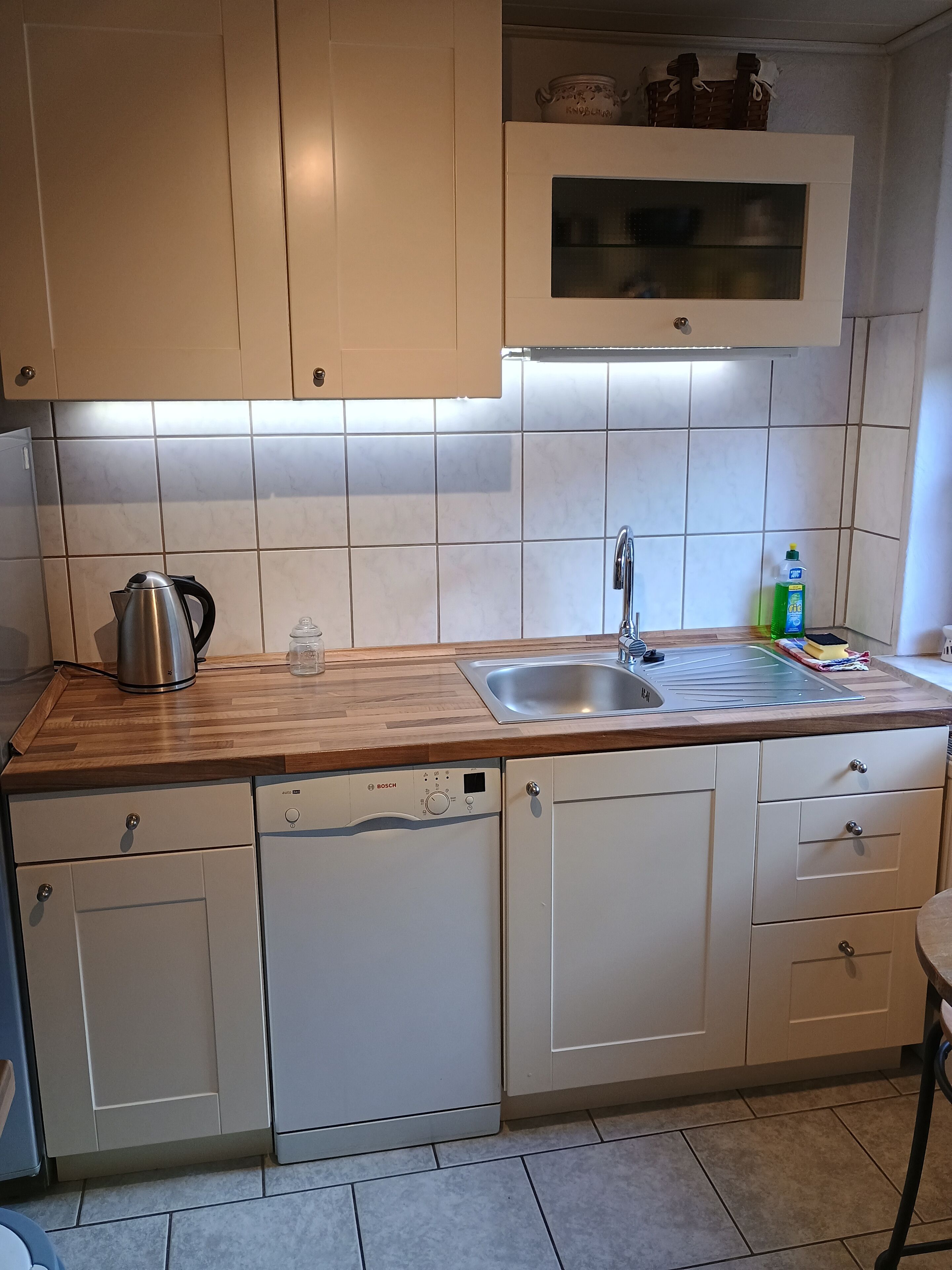 雪櫃、微波爐、焗爐、爐具