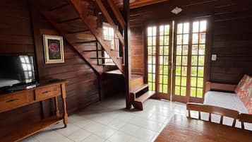 Apartamento superior, balcón, vistas al jardín | 1 dormitorio y wifi gratis