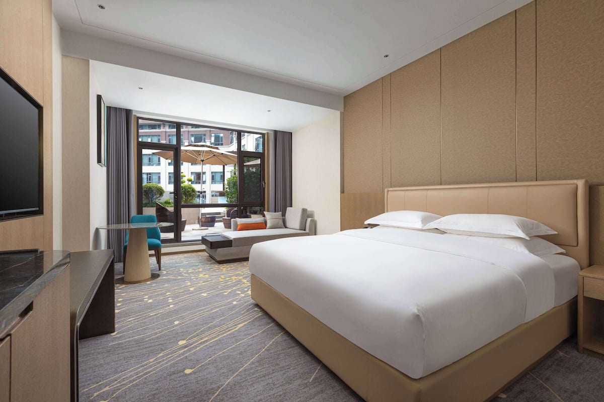 Standard Room, 1 King Bed, Non Smoking | Soundproofing