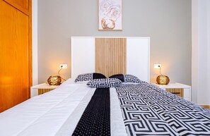 2 bedrooms, iron/ironing board, free WiFi, bed sheets