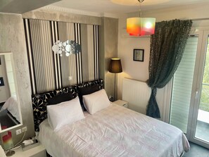 3 bedrooms, desk, iron/ironing board, free WiFi - Greek Hospitality for 9 persons/ free WiFi/ free DOUBLE PARKING (Kamatero)