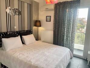 3 bedrooms, desk, iron/ironing board, free WiFi - Greek Hospitality (Kamatero)